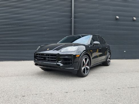 Certified 2025 Porsche Cayenne GTS w/ Premium Package Plus AWD/4WD image 1