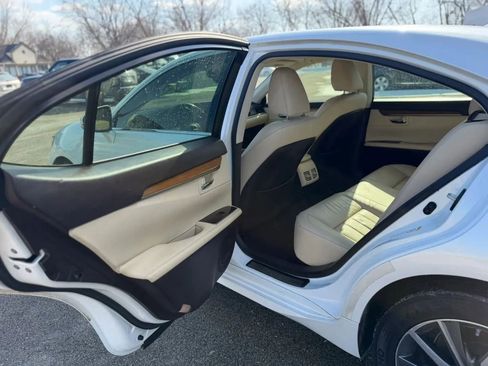 Used 2017 Lexus ES 300h FWD image 11