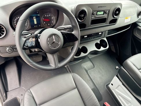 New 2025 Mercedes-Benz Sprinter 2500 image 9