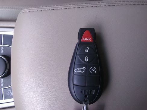 Used 2013 Jeep Grand Cherokee Limited w/ Luxury Group II AWD/4WD image 16