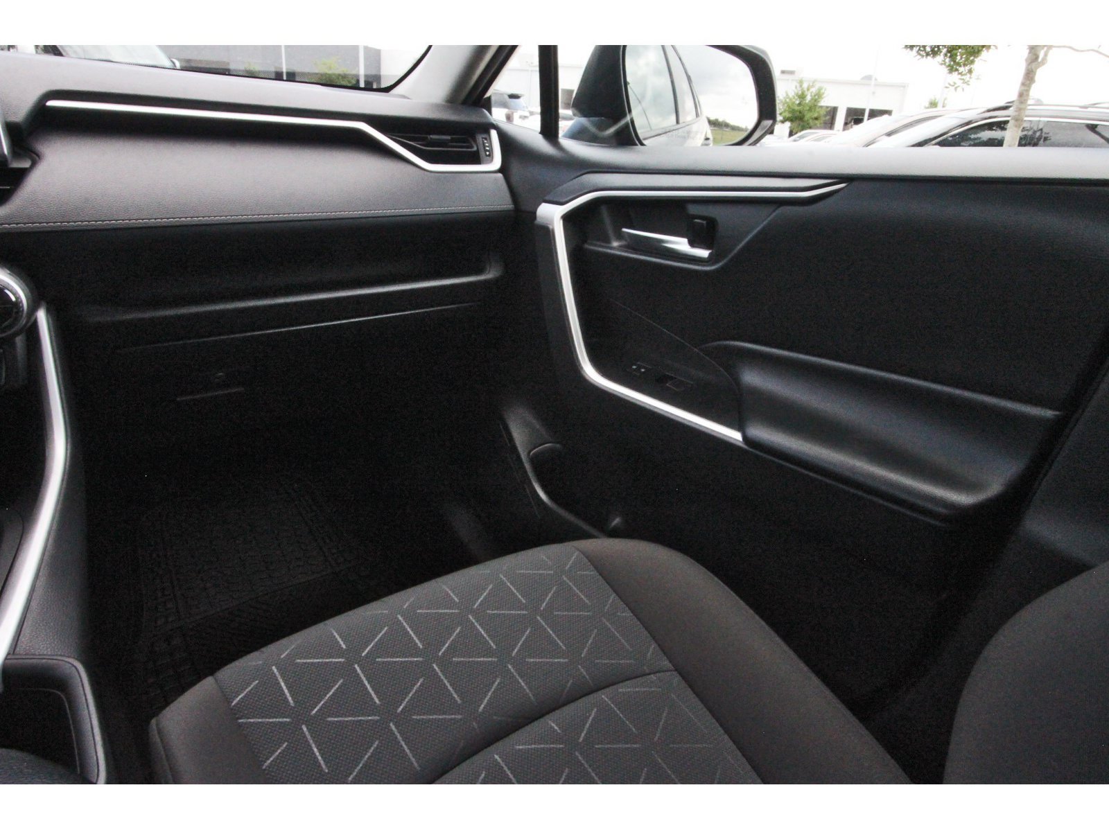 Used 2023 Toyota RAV4 XLE w/ Convenience Package FWD image 14