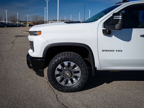 Used 2024 Chevrolet Silverado 2500 Custom w/ Custom Convenience Package AWD/4WD image 11
