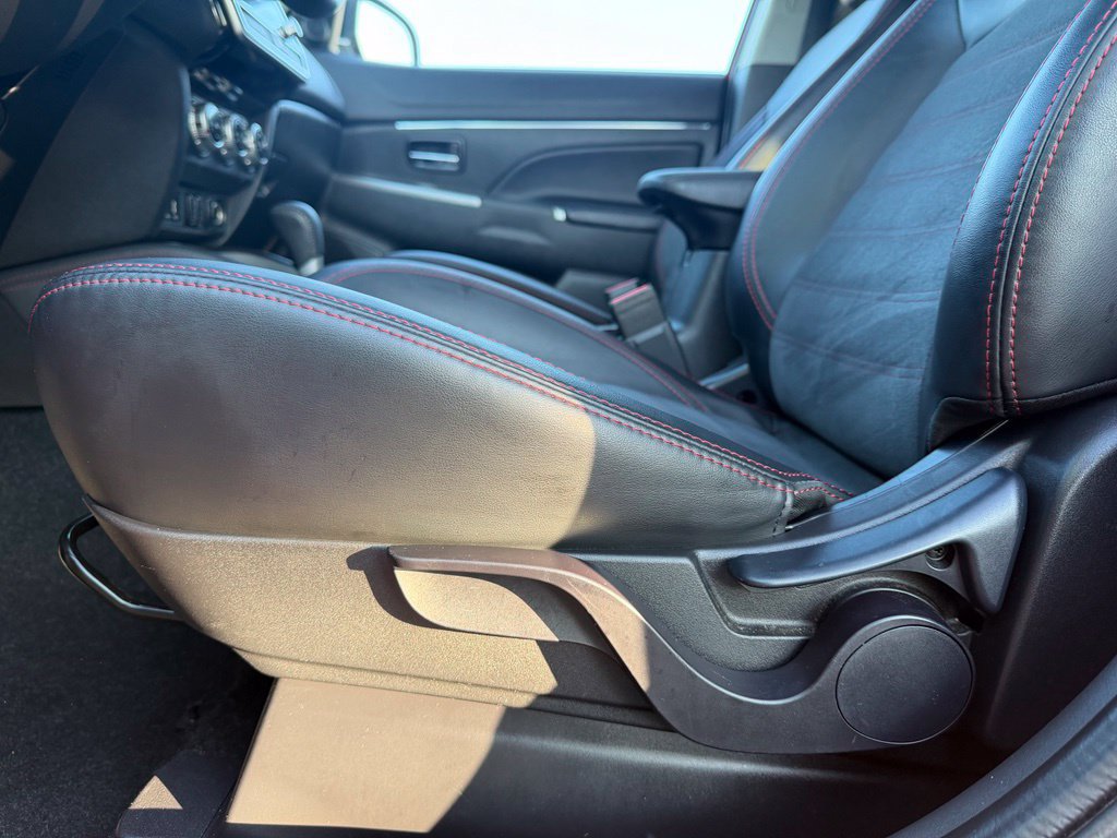 Used 2025 Mitsubishi Outlander Sport SE AWD/4WD image 24