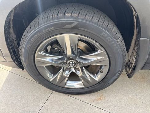 Used 2017 Toyota Highlander Limited Platinum image 12