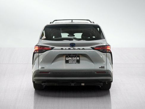 Used 2022 Toyota Sienna XLE Woodland Edition AWD/4WD image 4