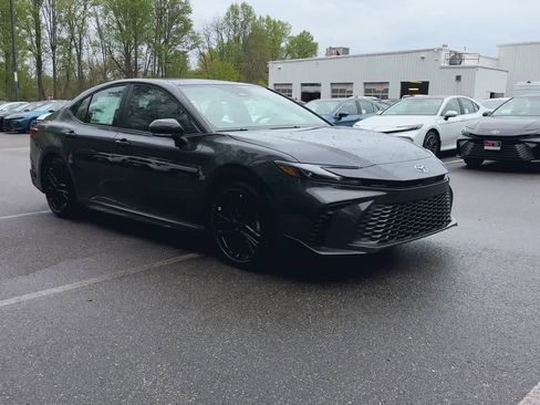 New 2026 Toyota Camry SE FWD image 2