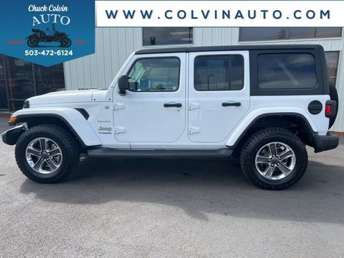 Used 2022 Jeep Wrangler Unlimited Sahara AWD/4WD image 11