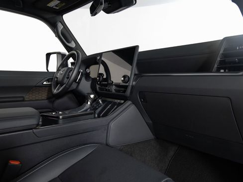 Used 2024 Lexus GX 550 w/ Accessory Package (2T) image 28