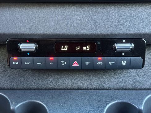 Used 2024 Mercedes-Benz Sprinter 2500 image 28