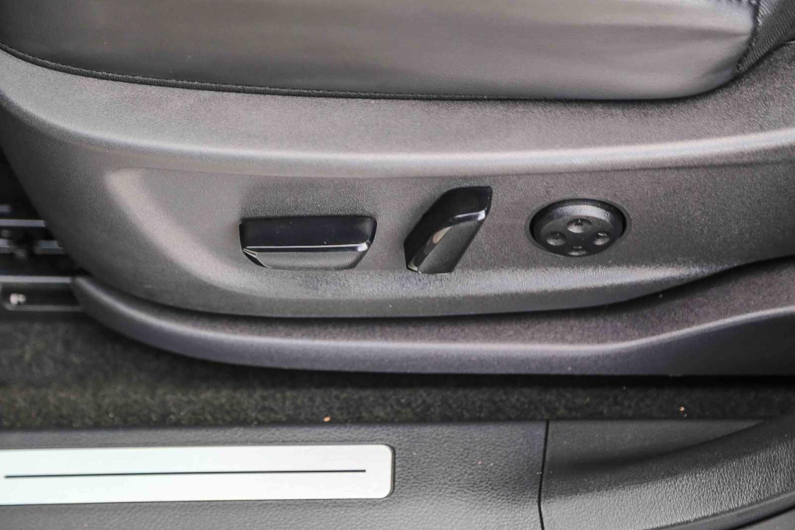 Used 2024 Nissan Ariya AWD image 19