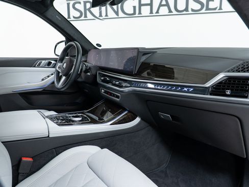 Certified 2024 BMW X7 xDrive40i w/ Executive Package image 21