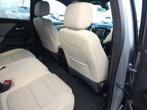 Used 2023 Chevrolet Traverse LS image 12