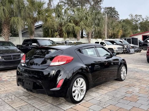 Used 2013 Hyundai Veloster w/ Style Pkg image 4