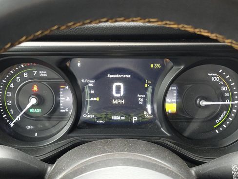 Used 2024 Jeep Wrangler Unlimited AWD/4WD image 23