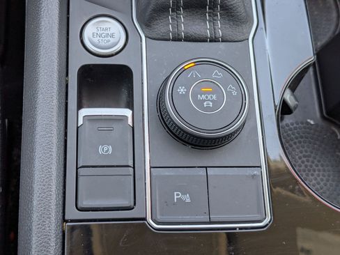 Used 2023 Volkswagen Atlas SE AWD/4WD image 22