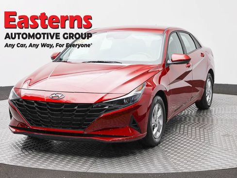 Used 2023 Hyundai Elantra SE w/ Cargo Package FWD image 1