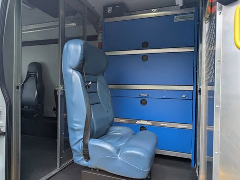 Used 2019 Ford Transit 250 148 High Roof Extended RWD image 12