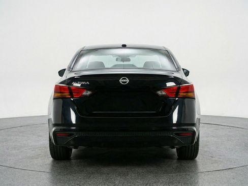 Used 2025 Nissan Altima 2.5 SV FWD image 7