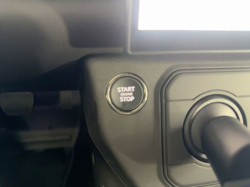 New 2026 Land Rover Defender 110 X-Dynamic SE image 25