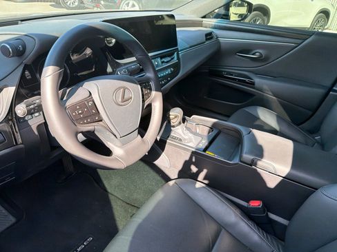 Used 2025 Lexus ES 300h w/ Premium Package FWD image 9