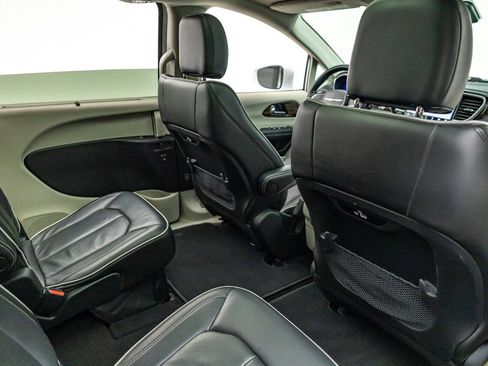 Used 2022 Chrysler Pacifica Limited image 38