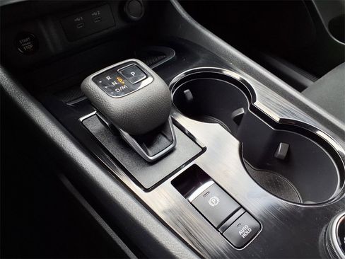 Used 2025 Nissan Rogue S image 18