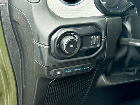 Used 2024 Jeep Wrangler Unlimited Sahara w/ Technology Group AWD/4WD image 10