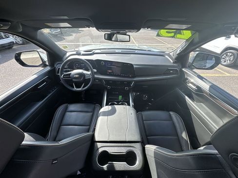 Certified 2025 Chevrolet Suburban Premier image 18