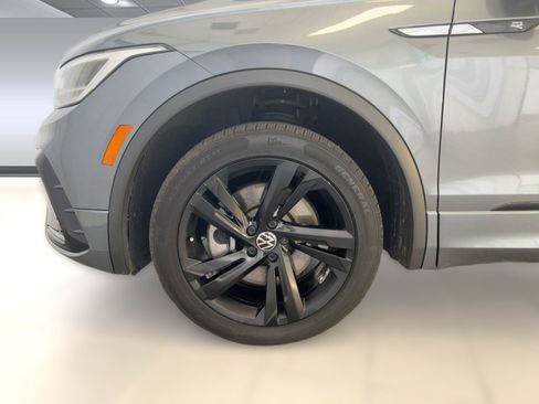 Used 2023 Volkswagen Tiguan SE R-Line image 12