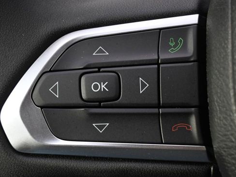 Used 2025 Jeep Compass Trailhawk image 34