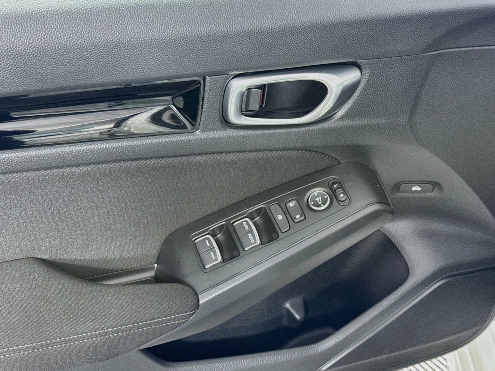 Used 2023 Honda Civic EX image 16