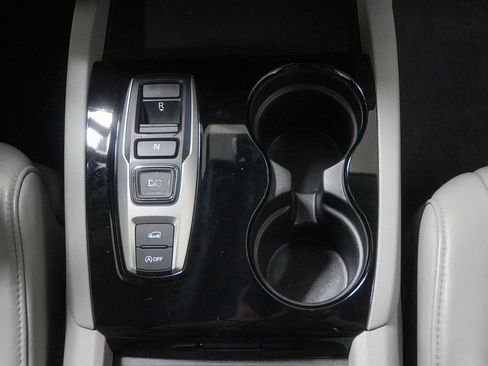 Used 2016 Honda Pilot Touring image 37