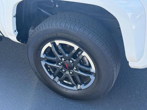 Used 2025 Toyota Tacoma TRD Sport AWD/4WD image 10