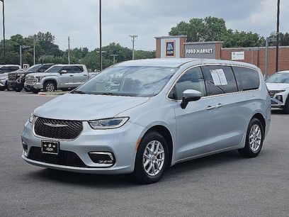 Used 2023 Chrysler Pacifica Touring-L