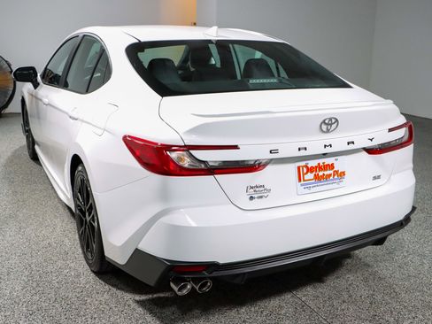 Used 2025 Toyota Camry SE FWD image 9