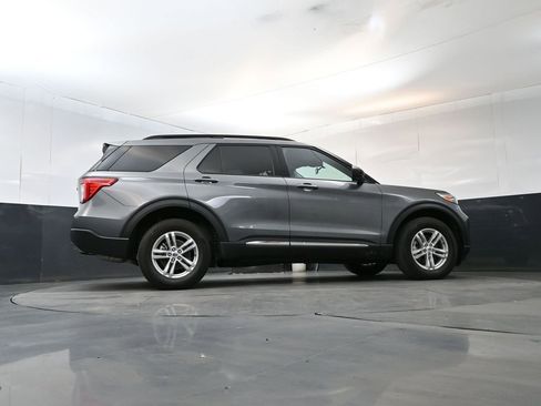 Used 2024 Ford Explorer XLT w/ Equipment Group 202A AWD/4WD image 24