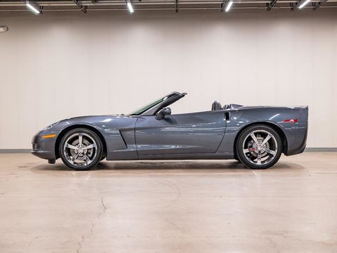 Used 2010 Chevrolet Corvette Convertible w/ Preferred Equipment Group RWD image 27
