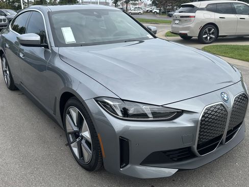 New 2025 BMW i4 xDrive40i image 2