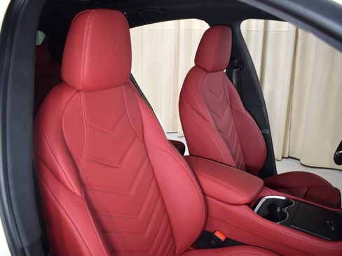 Certified 2025 Maserati Grecale Modena AWD/4WD image 22