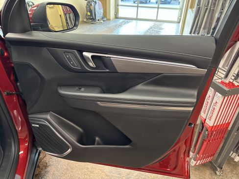 Used 2025 Buick Enclave Preferred image 22