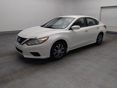 Used 2016 Nissan Altima 2.5 S w/ Power Driver Seat Package FWD image 2