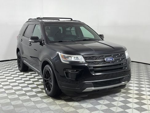 Used 2018 Ford Explorer XLT w/ Equipment Group 202A AWD/4WD image 3