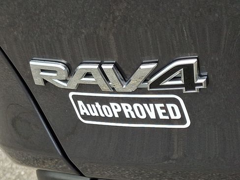 Used 2020 Toyota RAV4 LE AWD/4WD image 29