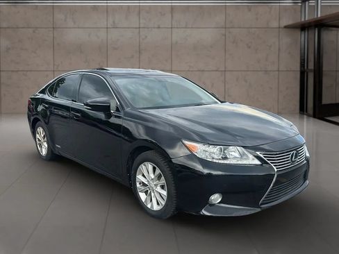Used 2013 Lexus ES 300h w/ Luxury Pkg FWD image 3