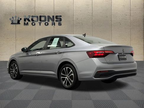 Used 2023 Volkswagen Jetta Sport image 6