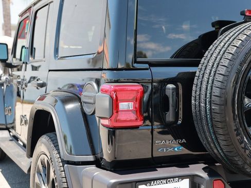 Used 2025 Jeep Wrangler Unlimited Sahara AWD/4WD image 13