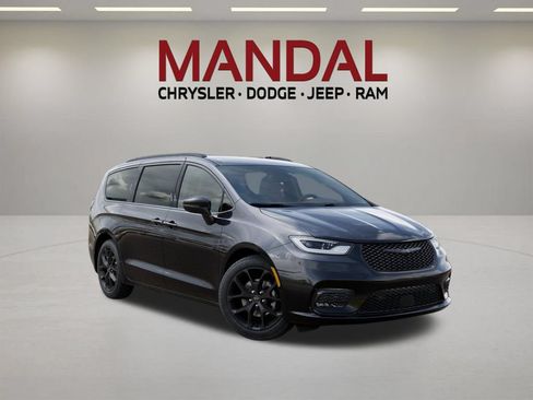 New 2026 Chrysler Pacifica Select w/ S Appearance Package FWD image 5