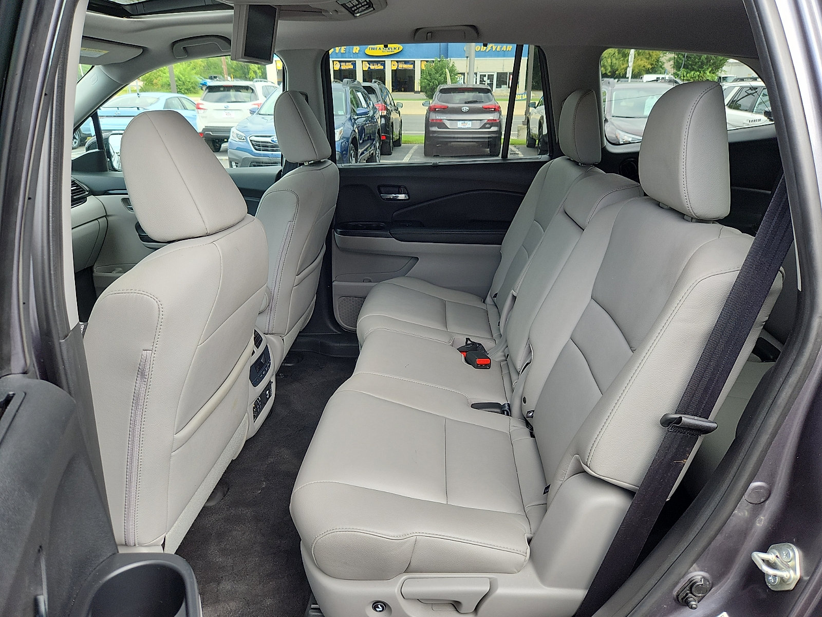 Used 2016 Honda Pilot Touring image 10