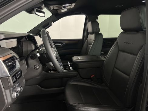 Used 2025 GMC Yukon XL Denali image 24