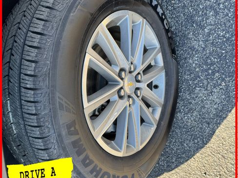 Used 2022 Chevrolet Traverse LT image 15